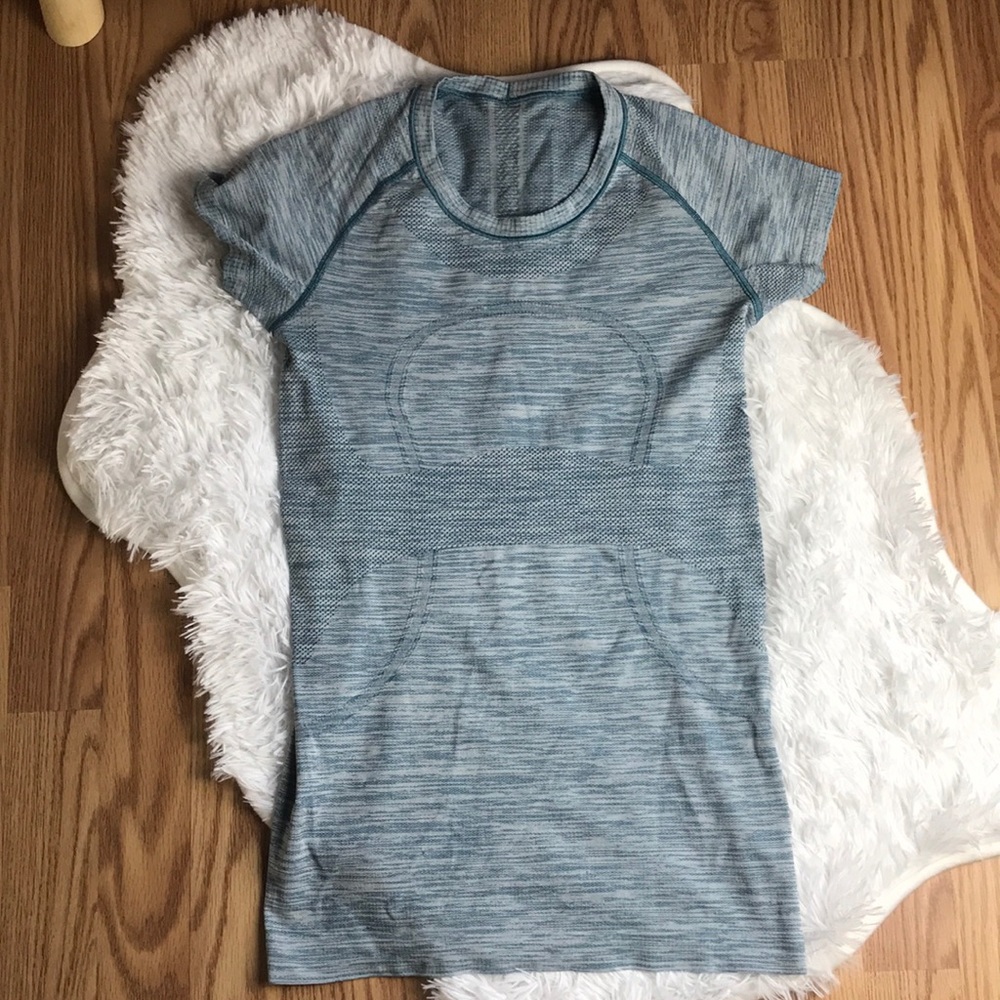 Lululemon Swiftly Tech Top in Blue Fits 4